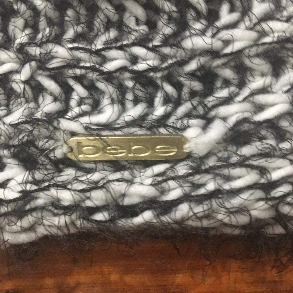 Women’s BEBE Winter Hat With Matching Scarf - Picture 4 of 5